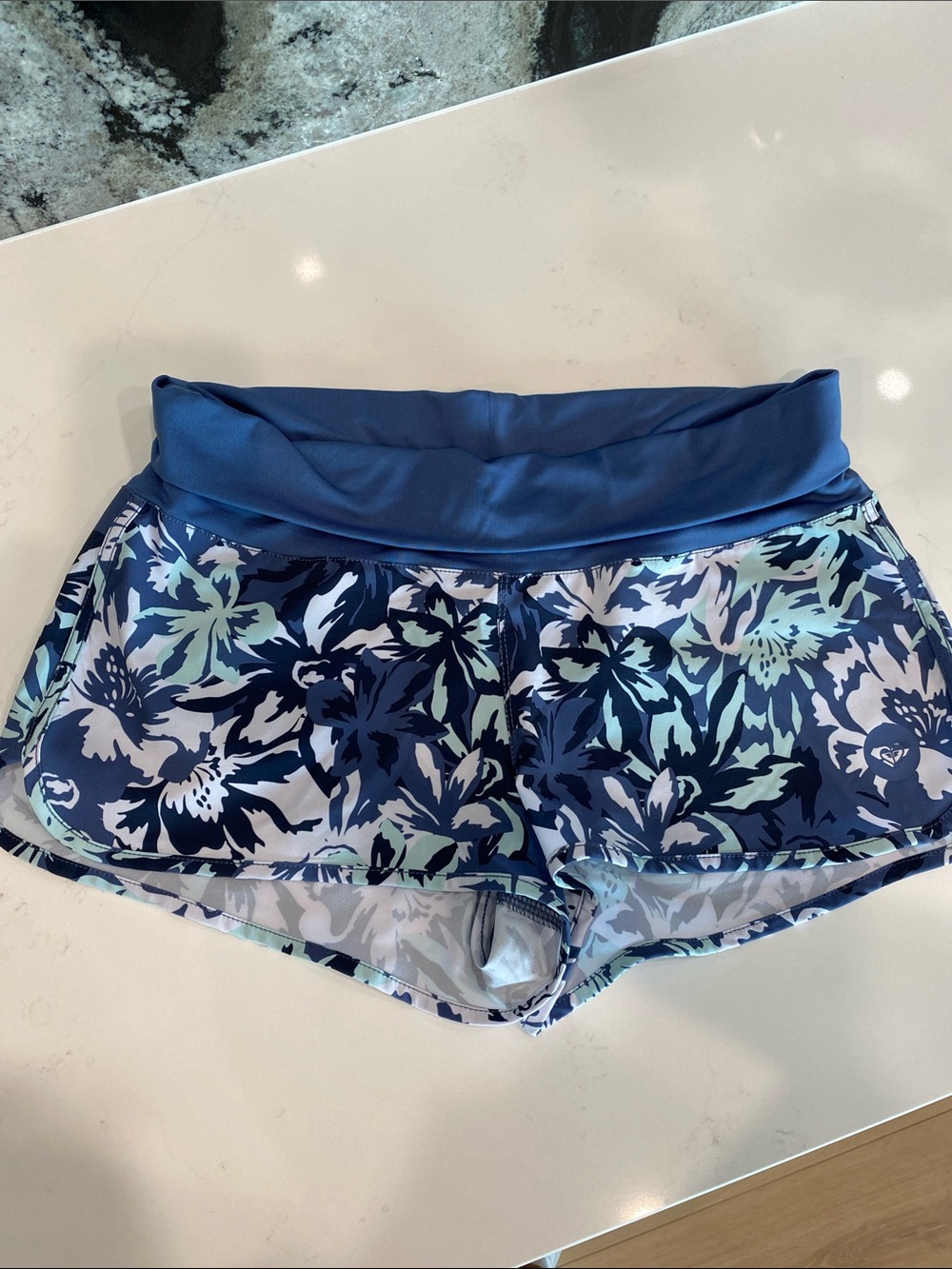 LIKE NEW ROXY SWIM SHORT